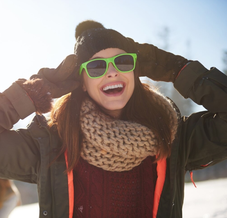 Por qué no debes olvidar las gafas de sol en la nieve